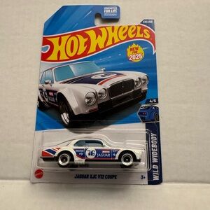 Hot Wheels Jaguar XJC V12 Coupe Toy Car - White and Blue